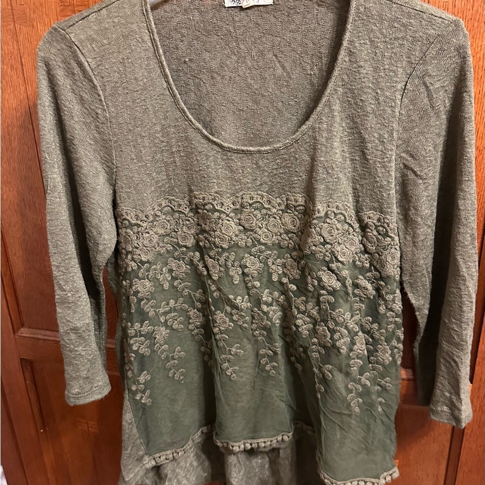 About A Girl Green 3/4 Sleeve Embellished Tunic​